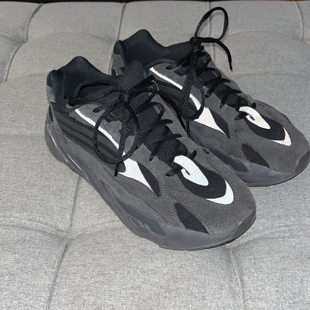Adidas Yeezy 700 V2 Vanta Black VERY NEAR DEADSTOCK, Size 10, no box